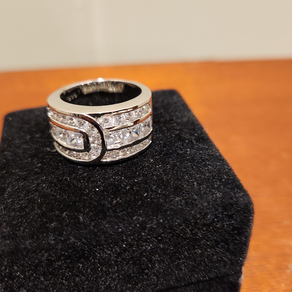 Ring - Picture 3 of 5